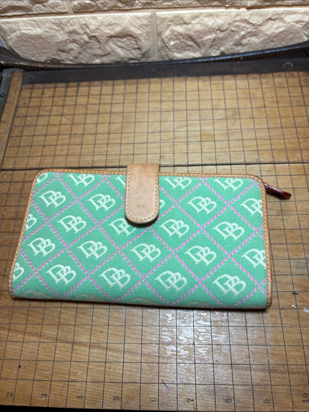 Dooney & Bourke Brown Leather Trim Green Monogram Bucket Bag w Mint Pink Wallet - Picture 11 of 17